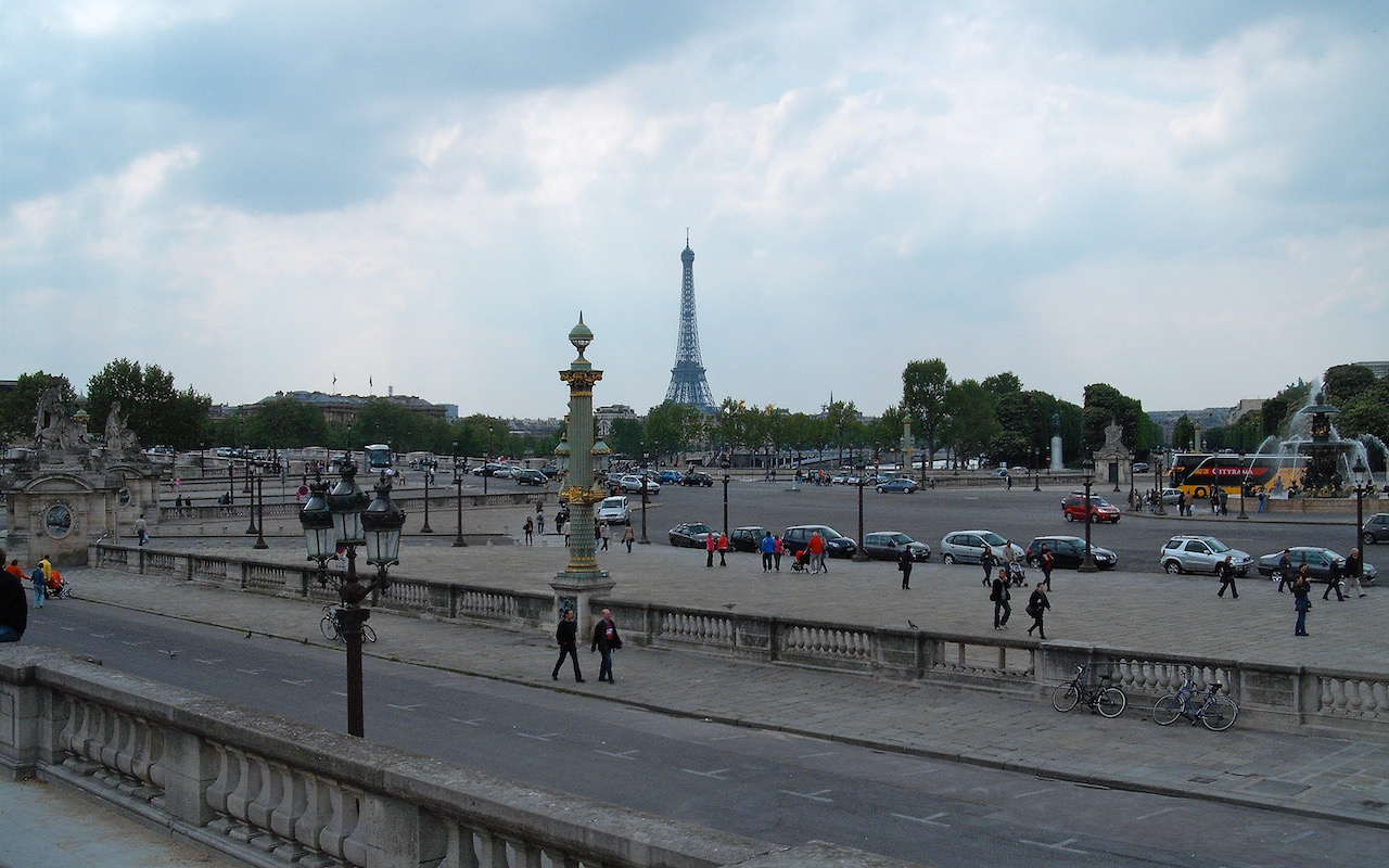 Eiffel tower from Place de la Concorde