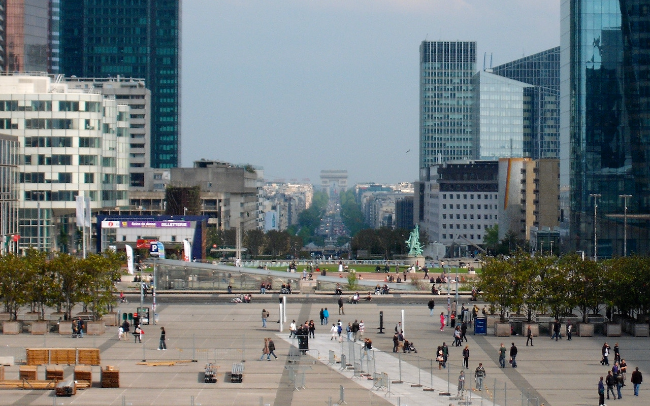 La Défense to Arc de Triomphe Zoomed